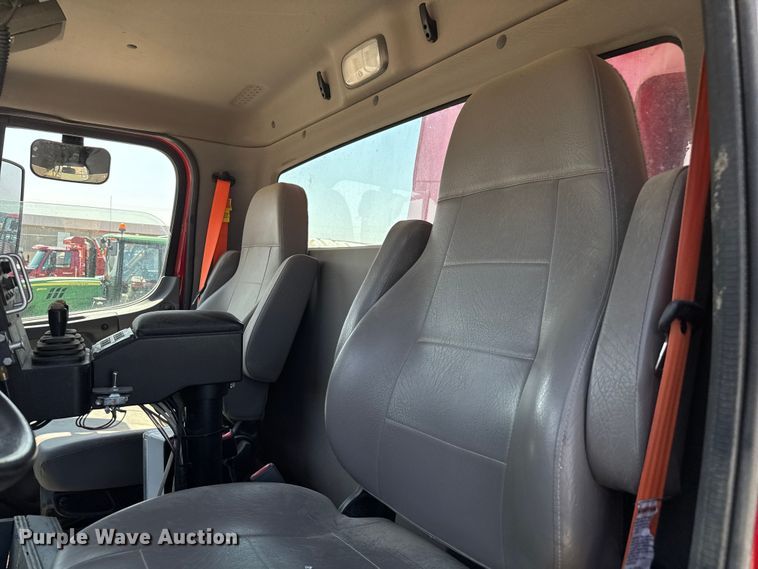 image for item EV1762 2017 Freightliner 108SD dump truck