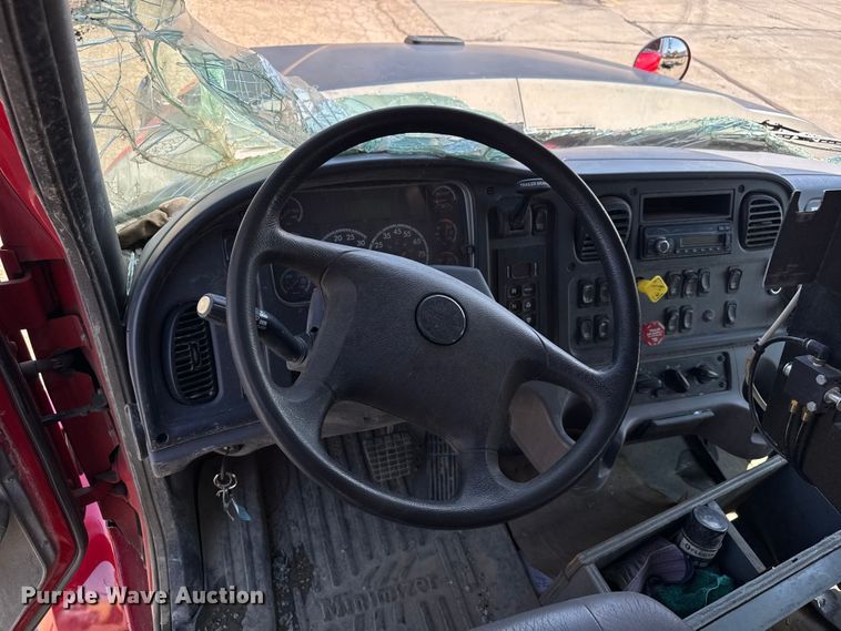 image for item EV1762 2017 Freightliner 108SD dump truck