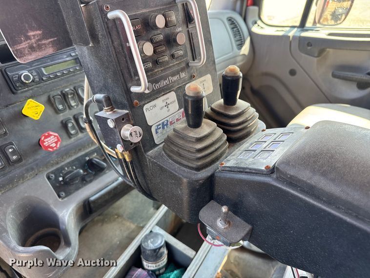 image for item EV1762 2017 Freightliner 108SD dump truck