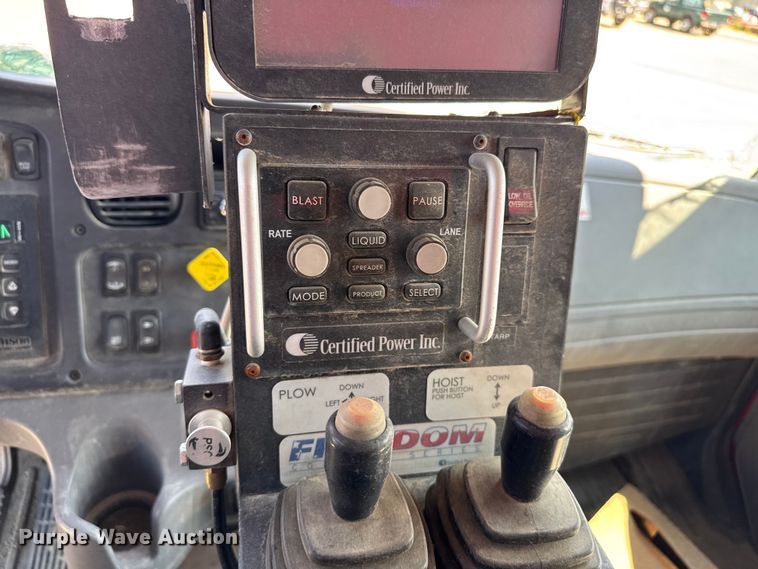 image for item EV1762 2017 Freightliner 108SD dump truck