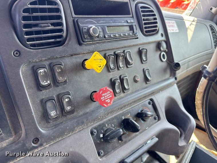 image for item EV1762 2017 Freightliner 108SD dump truck