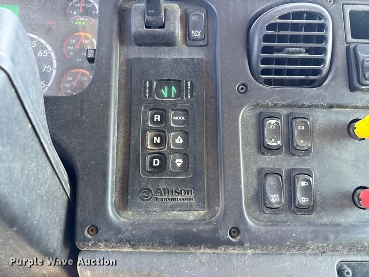 image for item EV1762 2017 Freightliner 108SD dump truck