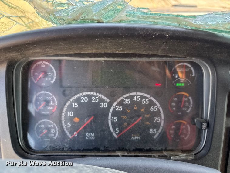 image for item EV1762 2017 Freightliner 108SD dump truck