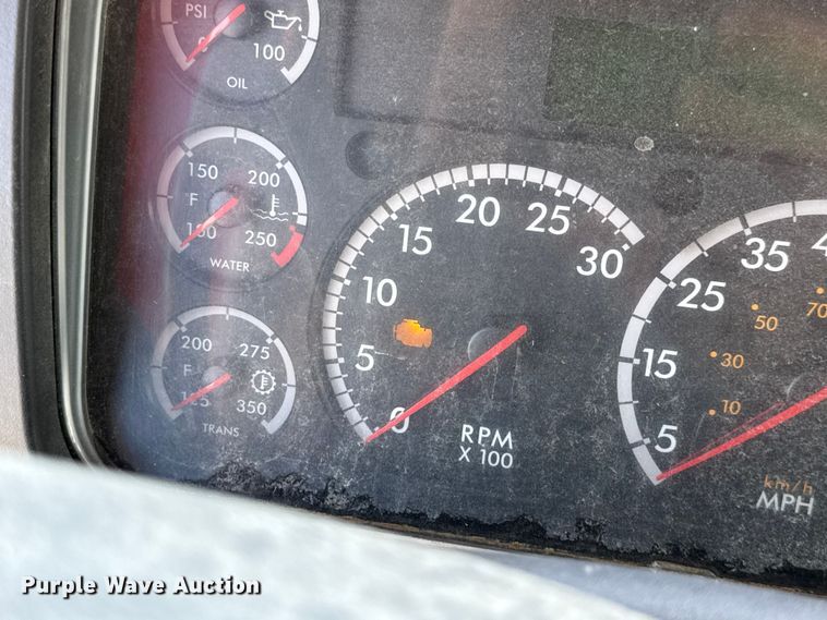 image for item EV1762 2017 Freightliner 108SD dump truck