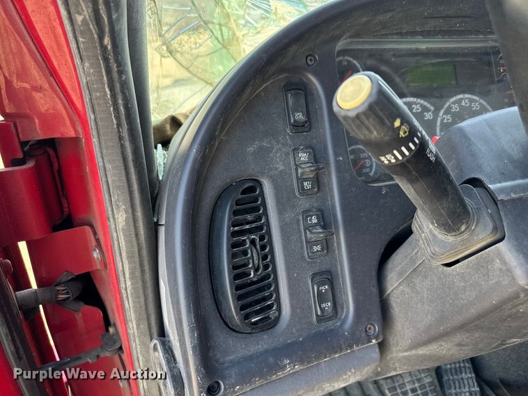 image for item EV1762 2017 Freightliner 108SD dump truck