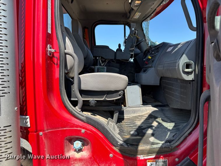 image for item EV1762 2017 Freightliner 108SD dump truck