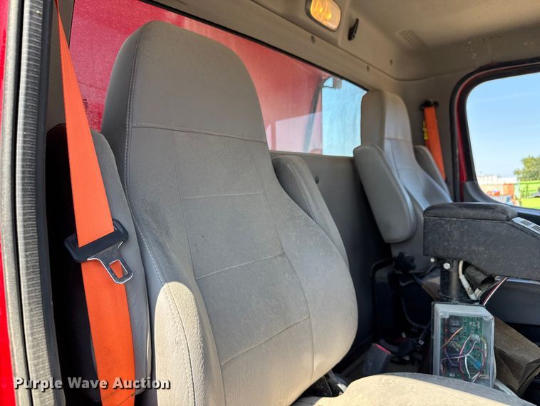 image for item EV1762 2017 Freightliner 108SD dump truck