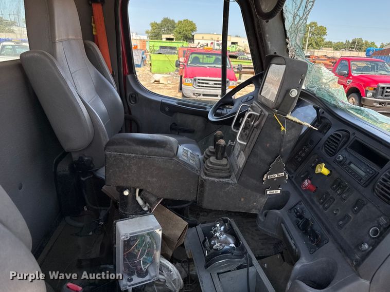 image for item EV1762 2017 Freightliner 108SD dump truck