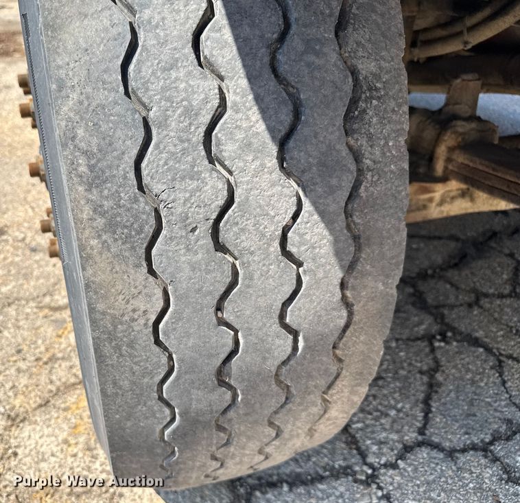 image for item EV1762 2017 Freightliner 108SD dump truck