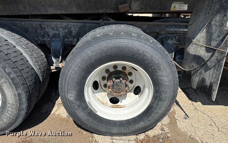 image for item EV1762 2017 Freightliner 108SD dump truck