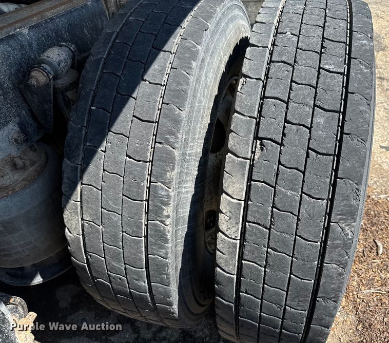 image for item EV1762 2017 Freightliner 108SD dump truck