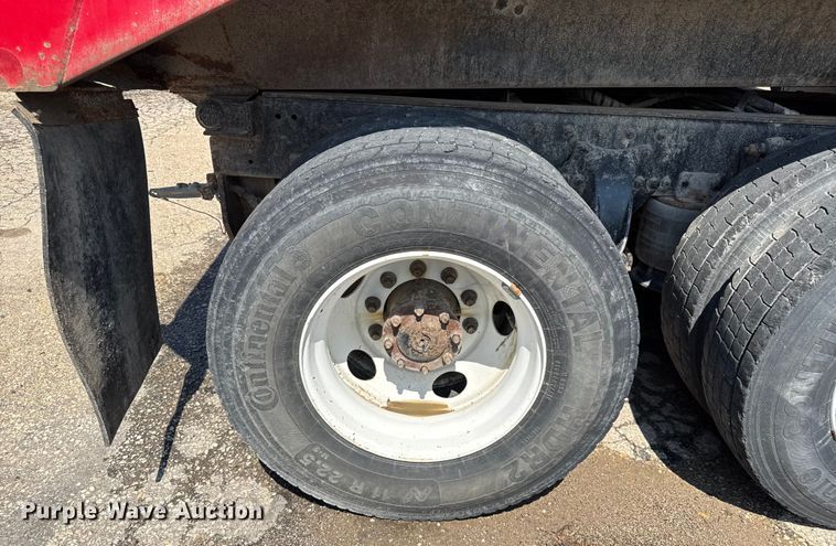 image for item EV1762 2017 Freightliner 108SD dump truck