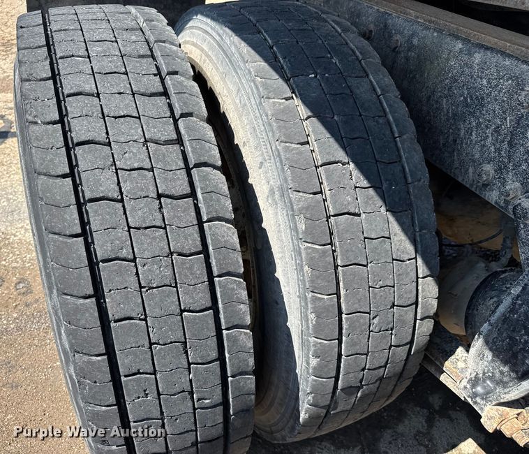 image for item EV1762 2017 Freightliner 108SD dump truck