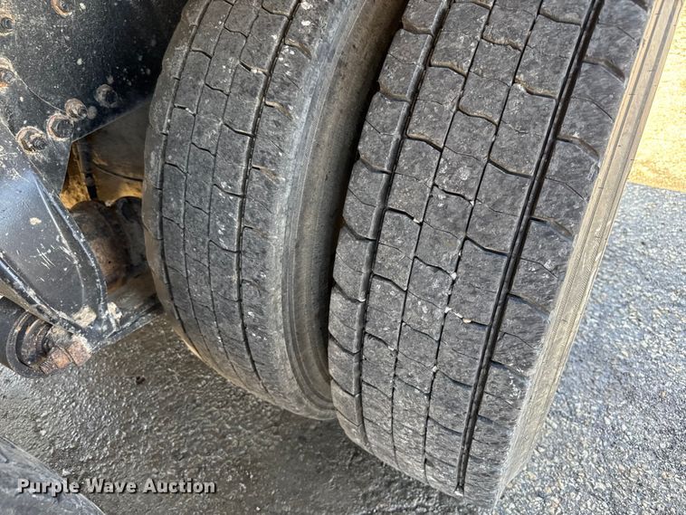 image for item EV1762 2017 Freightliner 108SD dump truck