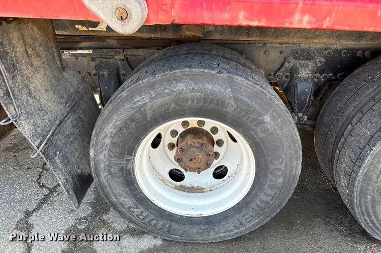 image for item EV1762 2017 Freightliner 108SD dump truck