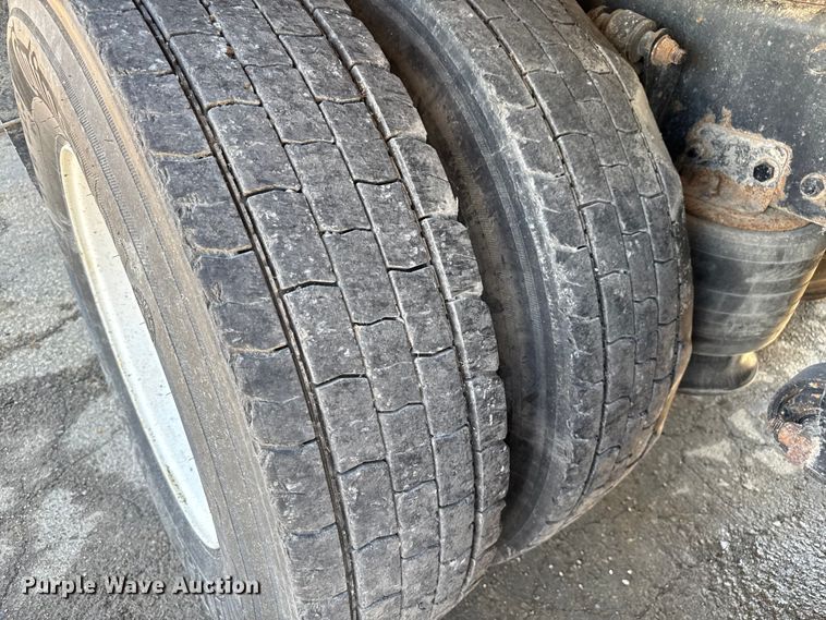 image for item EV1762 2017 Freightliner 108SD dump truck