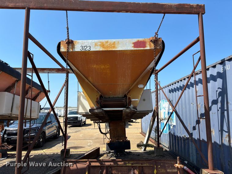 image for item EV1763 Henderson Chief FSH 13/11409 spreader