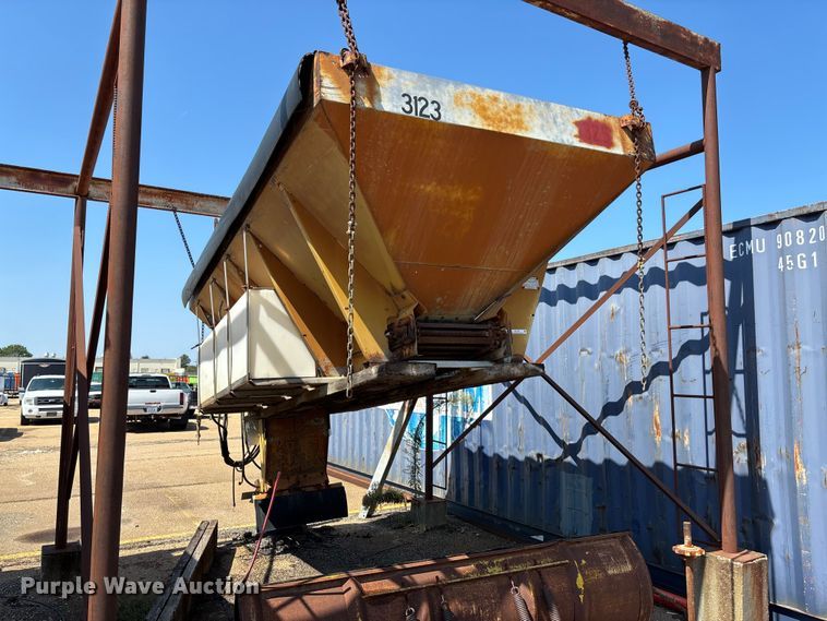 image for item EV1763 Henderson Chief FSH 13/11409 spreader