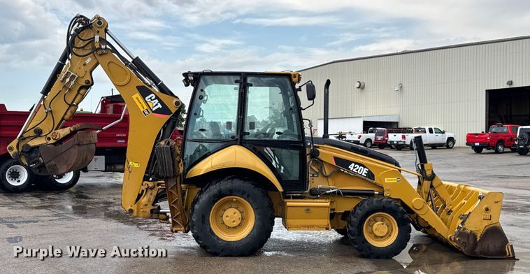 RETROEXCAVADORA 2009 CATERPILLAR 420E
