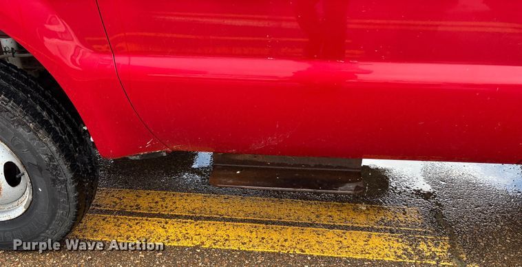 image for item EV1774 1999 Ford F350 Super Duty flatbed pickup truck