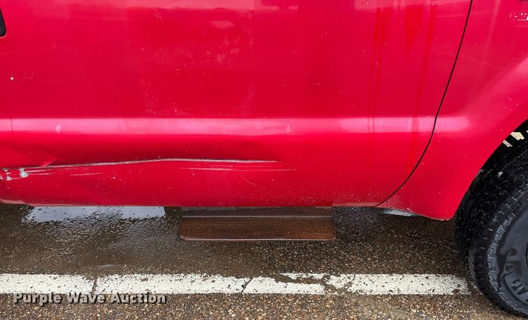 image for item EV1774 1999 Ford F350 Super Duty flatbed pickup truck