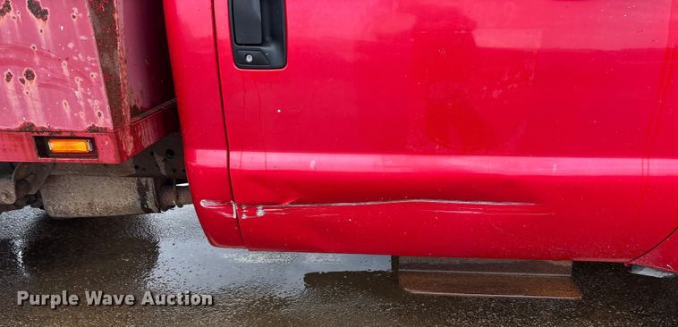 image for item EV1774 1999 Ford F350 Super Duty flatbed pickup truck