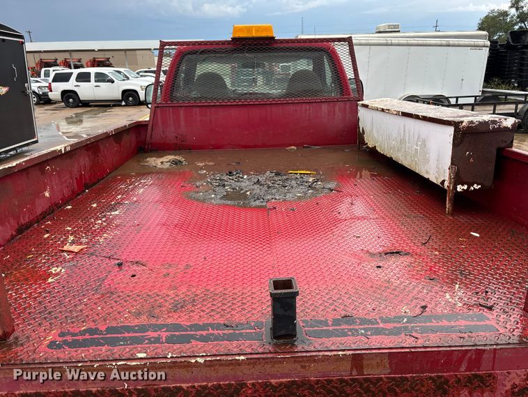 image for item EV1774 1999 Ford F350 Super Duty flatbed pickup truck