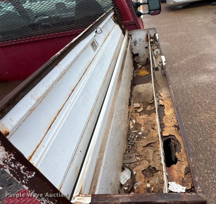 image for item EV1774 1999 Ford F350 Super Duty flatbed pickup truck