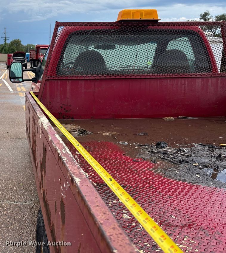 image for item EV1774 1999 Ford F350 Super Duty flatbed pickup truck