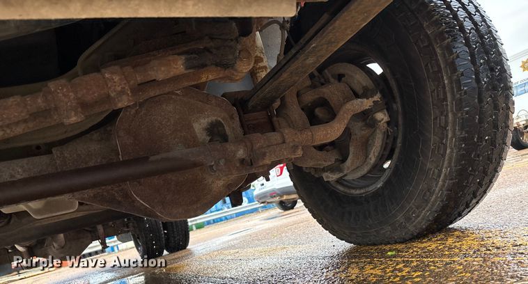 image for item EV1774 1999 Ford F350 Super Duty flatbed pickup truck