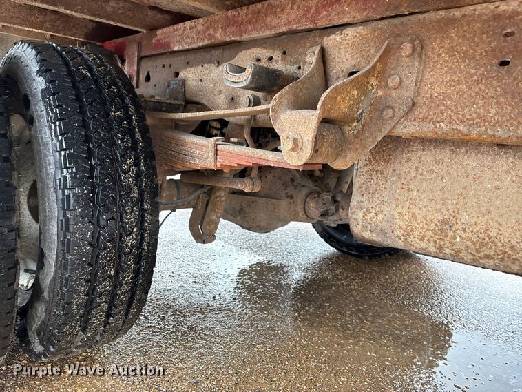 image for item EV1774 1999 Ford F350 Super Duty flatbed pickup truck