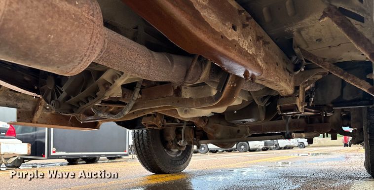 image for item EV1774 1999 Ford F350 Super Duty flatbed pickup truck