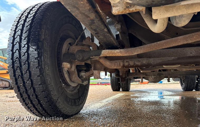 image for item EV1774 1999 Ford F350 Super Duty flatbed pickup truck