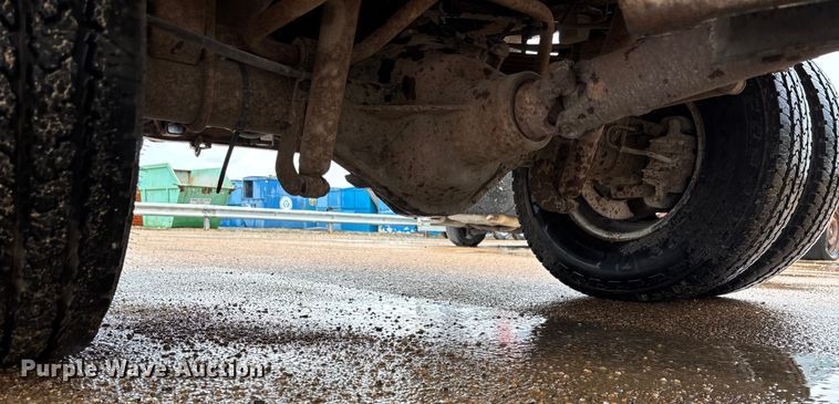 image for item EV1774 1999 Ford F350 Super Duty flatbed pickup truck