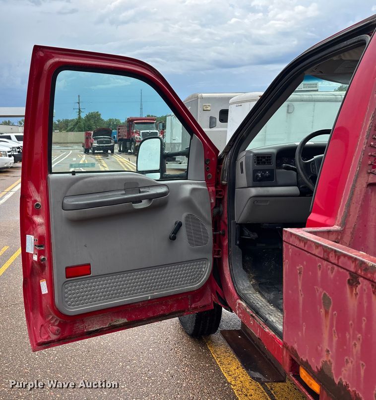 image for item EV1774 1999 Ford F350 Super Duty flatbed pickup truck