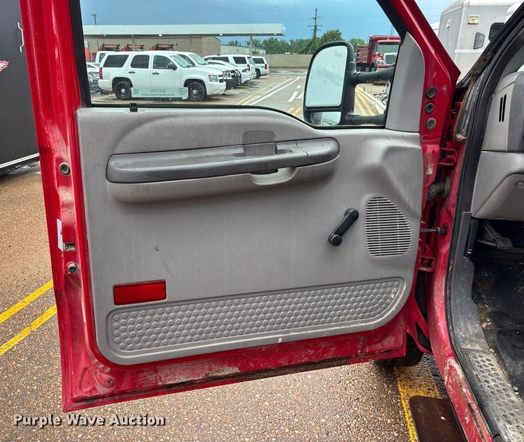 image for item EV1774 1999 Ford F350 Super Duty flatbed pickup truck