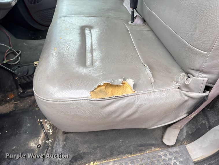 image for item EV1774 1999 Ford F350 Super Duty flatbed pickup truck