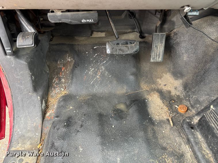 image for item EV1774 1999 Ford F350 Super Duty flatbed pickup truck