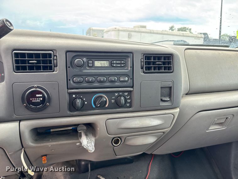 image for item EV1774 1999 Ford F350 Super Duty flatbed pickup truck