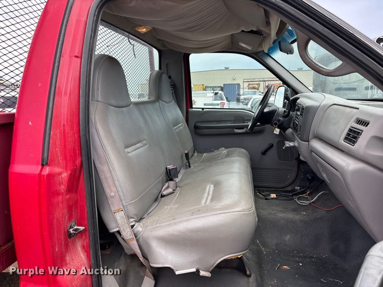 image for item EV1774 1999 Ford F350 Super Duty flatbed pickup truck