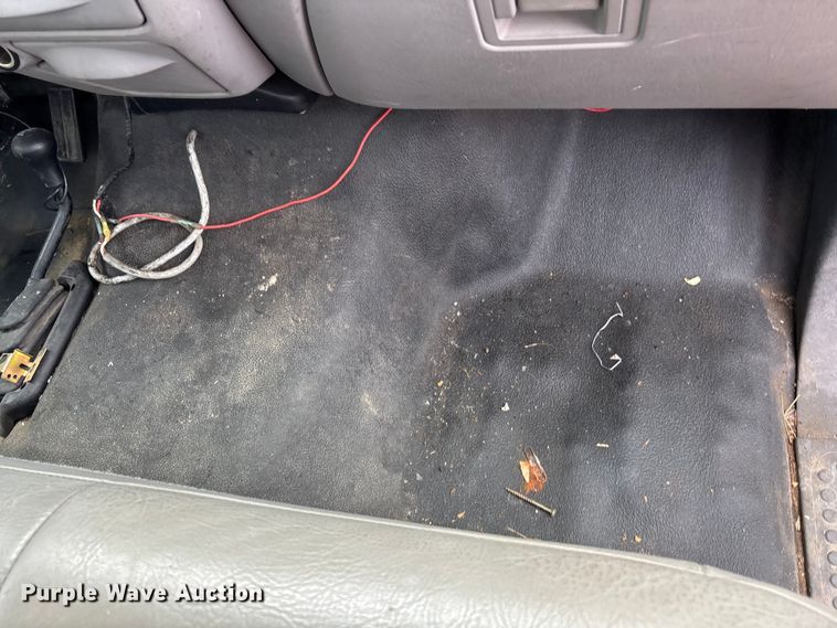 image for item EV1774 1999 Ford F350 Super Duty flatbed pickup truck