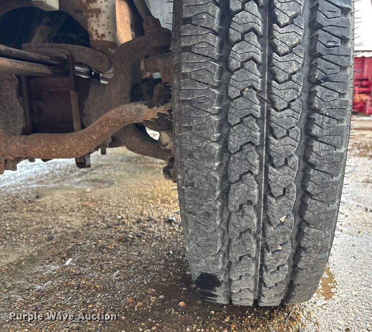 image for item EV1774 1999 Ford F350 Super Duty flatbed pickup truck