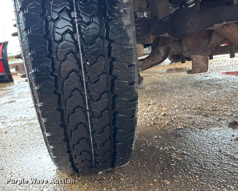 image for item EV1774 1999 Ford F350 Super Duty flatbed pickup truck