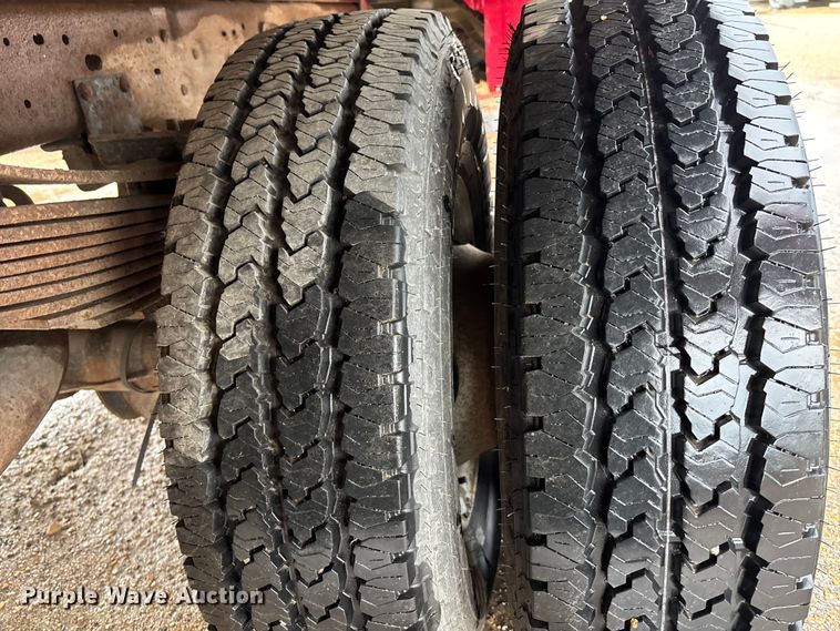 image for item EV1774 1999 Ford F350 Super Duty flatbed pickup truck