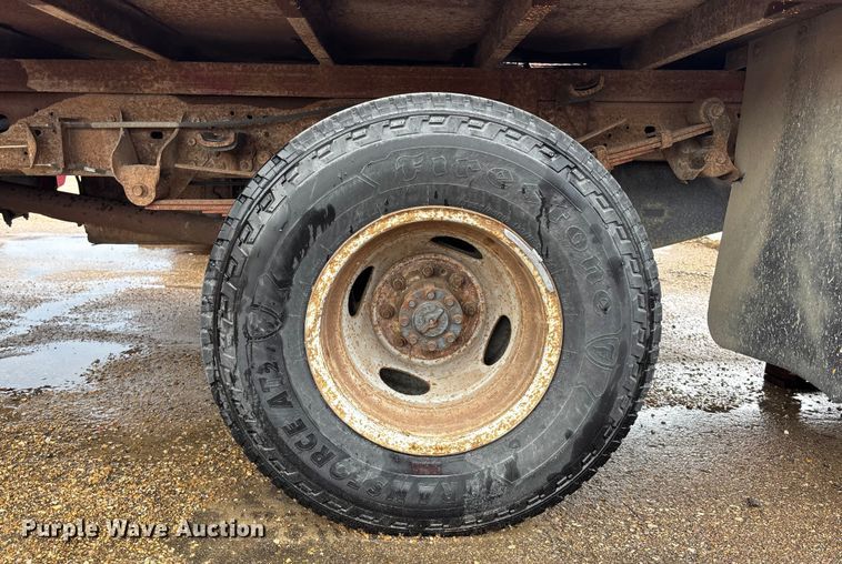 image for item EV1774 1999 Ford F350 Super Duty flatbed pickup truck