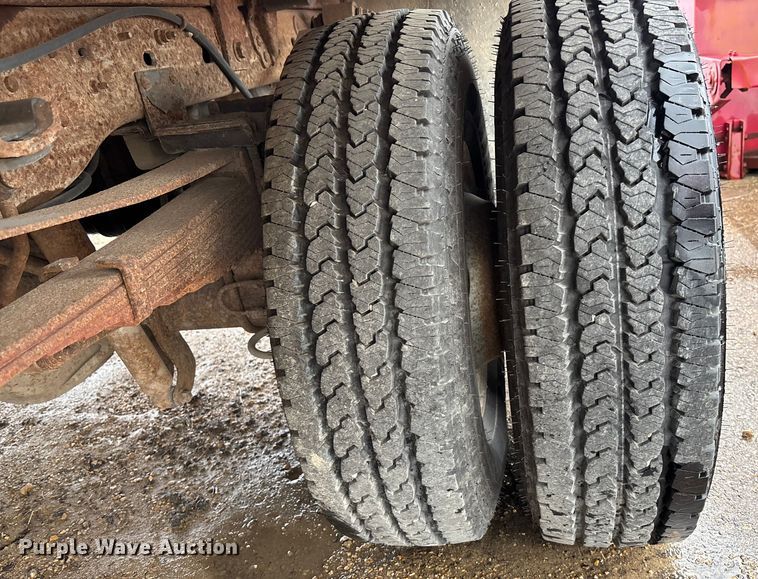 image for item EV1774 1999 Ford F350 Super Duty flatbed pickup truck