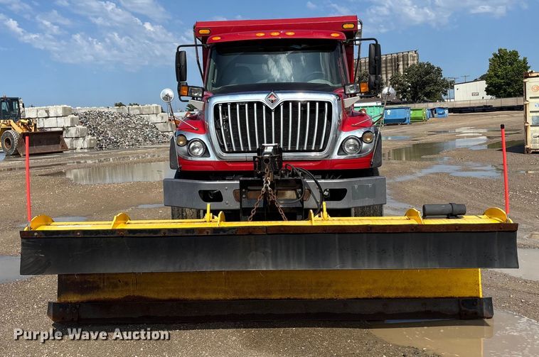 image for item EV1776 2013 International Workstar 7400 dump truck