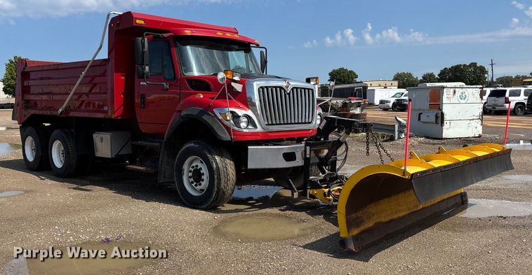 image for item EV1776 2013 International Workstar 7400 dump truck