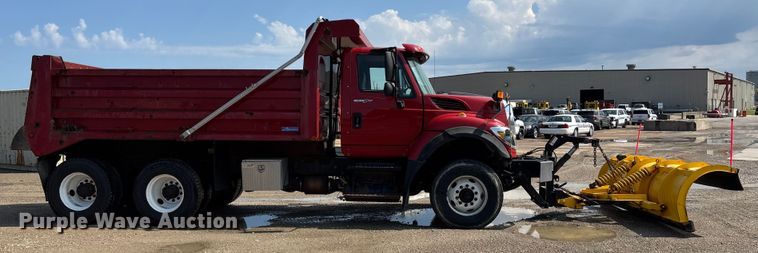 image for item EV1776 2013 International Workstar 7400 dump truck
