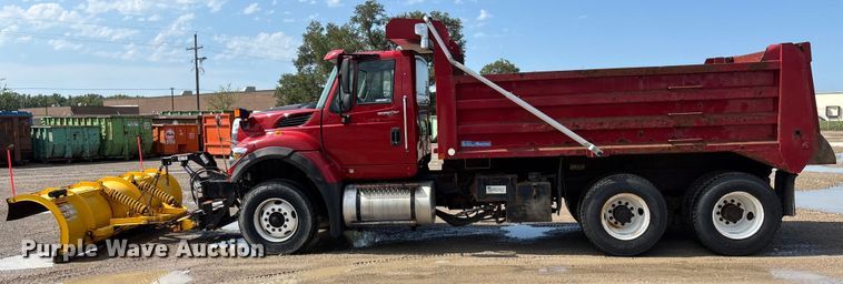 image for item EV1776 2013 International Workstar 7400 dump truck